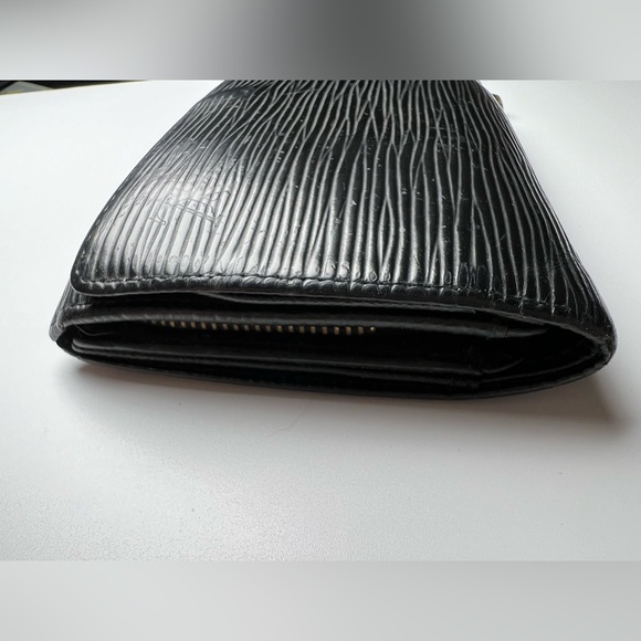 LOUIS VUITTON Bifold Wallet - Picture 5 of 11